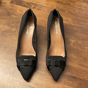 Donald Pliner Black Pointed Toe Kitten Heels with Bow Size 8.5
